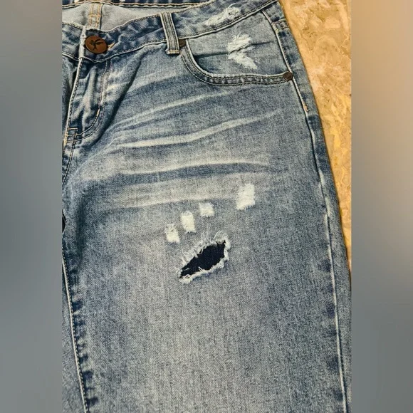 One Teaspoon Light Blue Distressed Women’s Boyfriend Jeans
Sz 29 - Picture 8 of 16